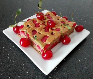 Višňovo-karobová bublanina (bezlepková)