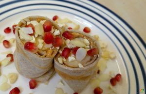 Celozrnno-pohánkové palacinkové rolky s arašidovým maslom a banánom