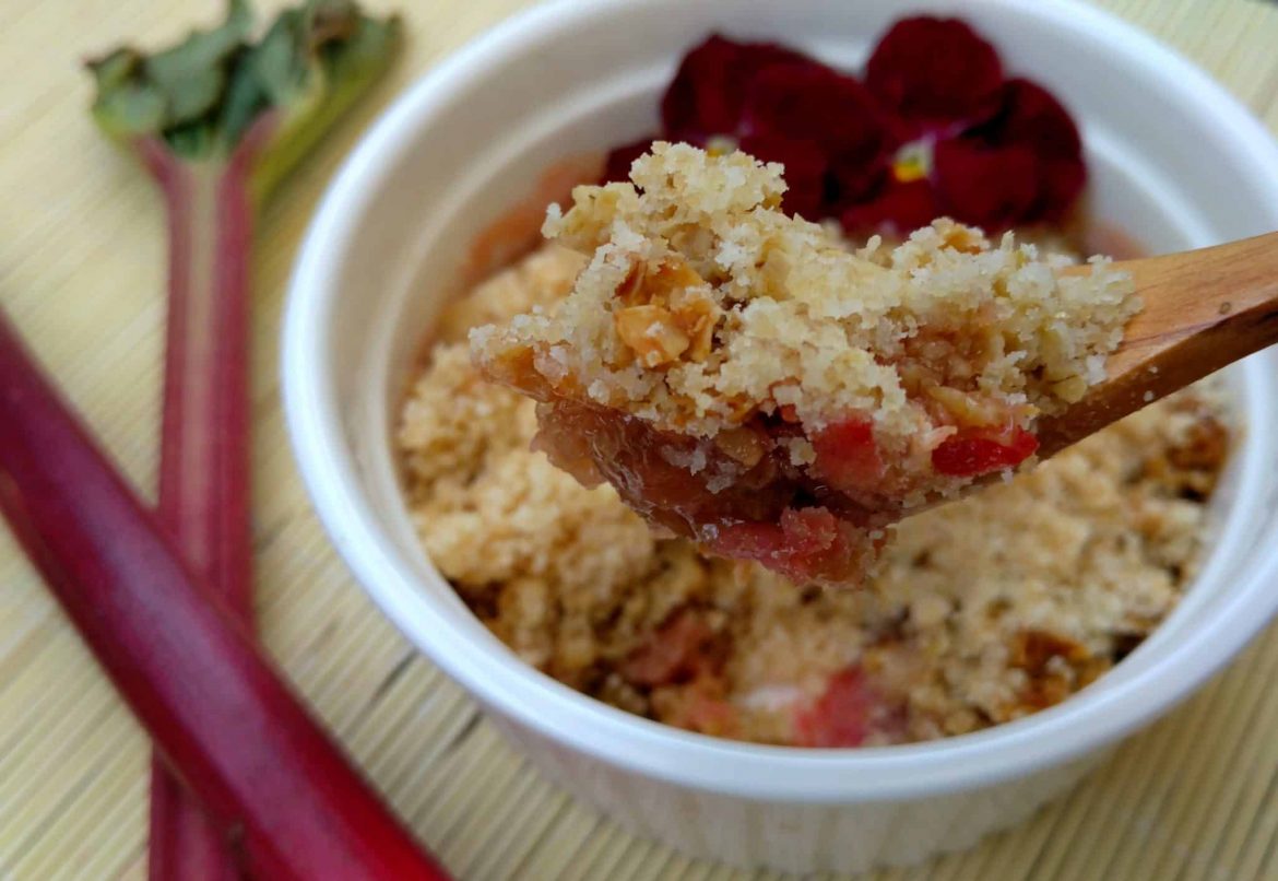 Rebarborové ovsené crumble