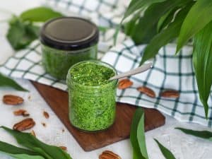 Pesto z medvedieho cesnaku